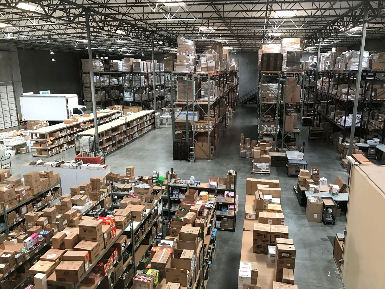 The Minimus Fulfillment warehouse floor in Thousand Oaks, California, with pallet racking, pick shelving and packing stations